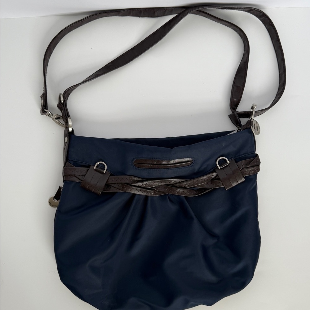 Travelon navy purse with zipper closure